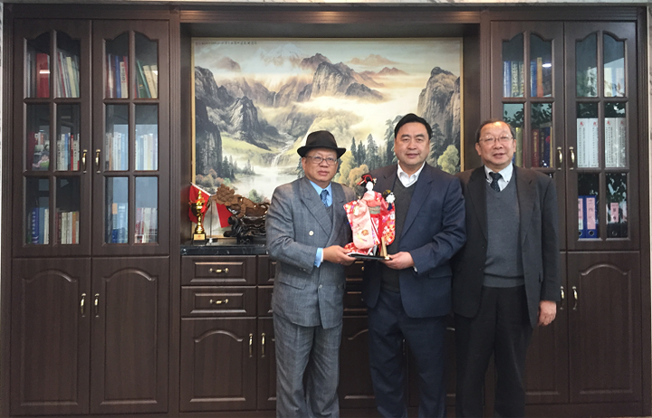 趙振元與陳宗欣教授、蛯子晴夫總經(jīng)理親切合影.png