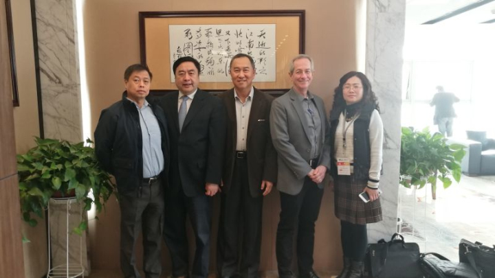 11-趙振元、副院長(zhǎng)姚虹與洪啟財(cái)副總裁一行親切合影.jpg