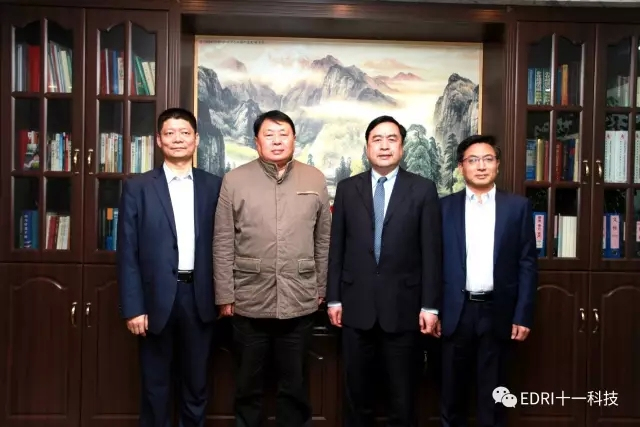 9-趙振元與叢亞東、王鵬程、劉成江在辦公室親切合影.webp.jpg