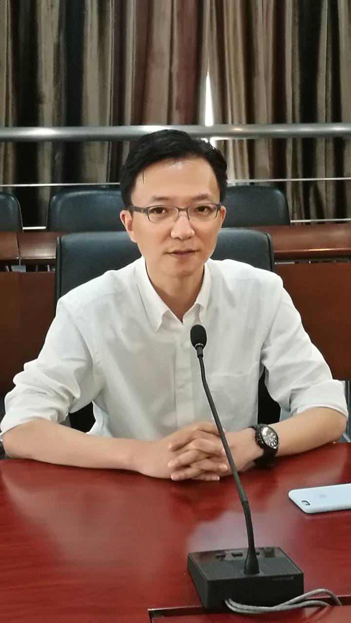 1-高級(jí)副院長王毅渤主持會(huì)議.jpg